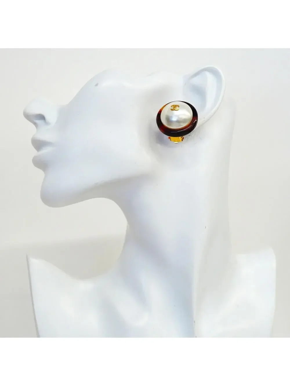 Chanel Cc Logo Circle Clip-On Earrings #327674C74B